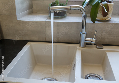 Sink of a kitchen with water flowing