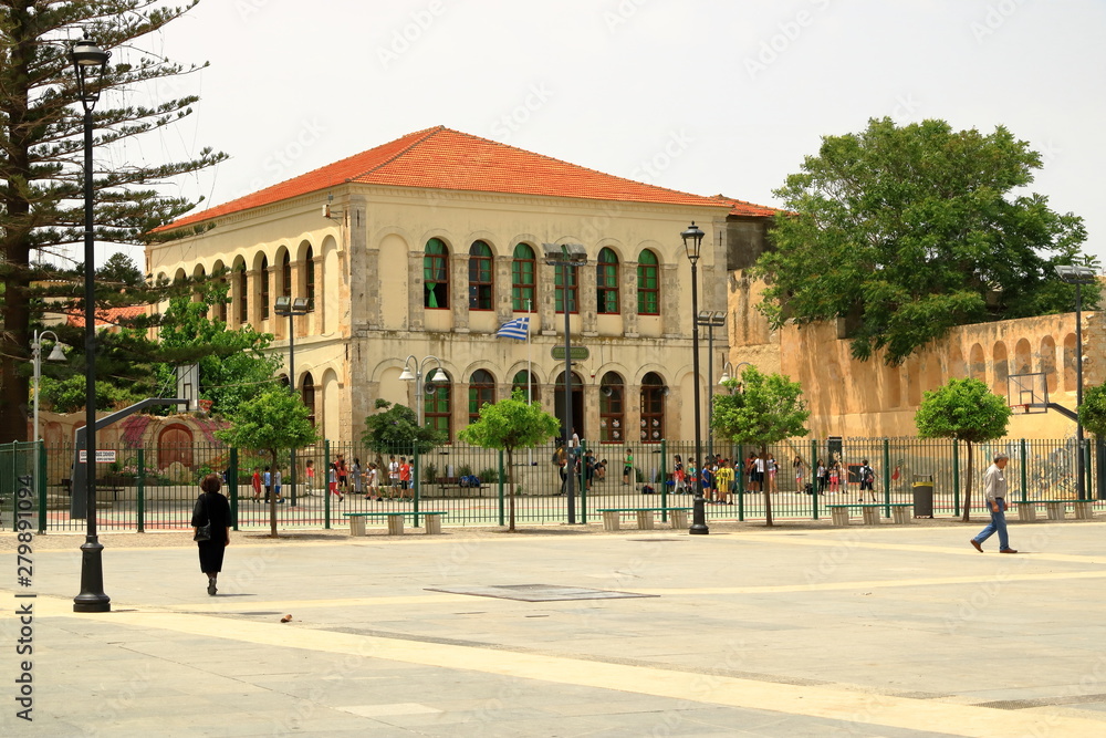 Obraz premium Rethymno, Crete island / Greece - May 28 2019: Charming old town Rethymno in Crete, Greece