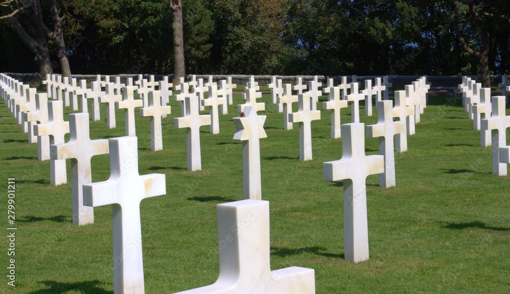 croix blanches au cimetière américain ,au plage du débarquement 