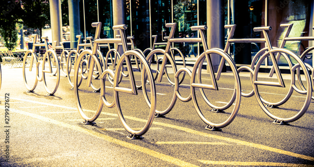 Stojaki na rowery w kształcie rowerów - obrazy, fototapety, plakaty 