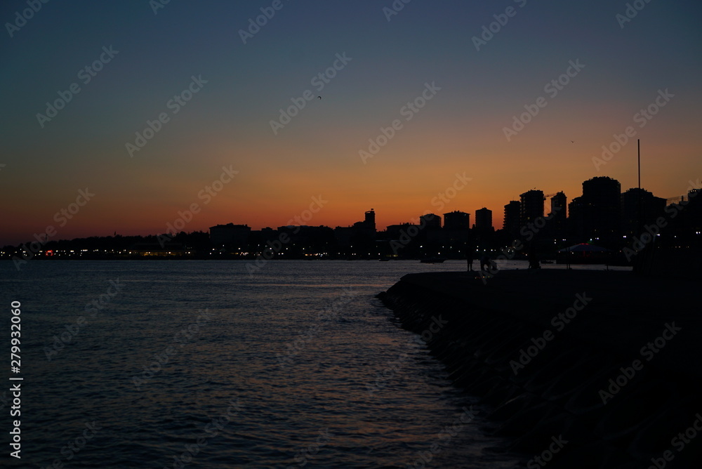 Fototapeta premium istanbul bostancı coast sunset