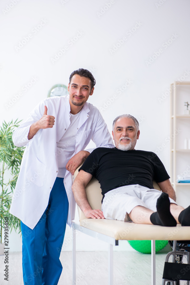 Fototapeta premium Old injured man visiting young doctor
