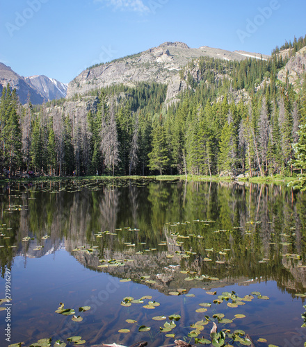 Fototapeta Naklejka Na Ścianę i Meble -  Rocky Mountain Lake and Mountains