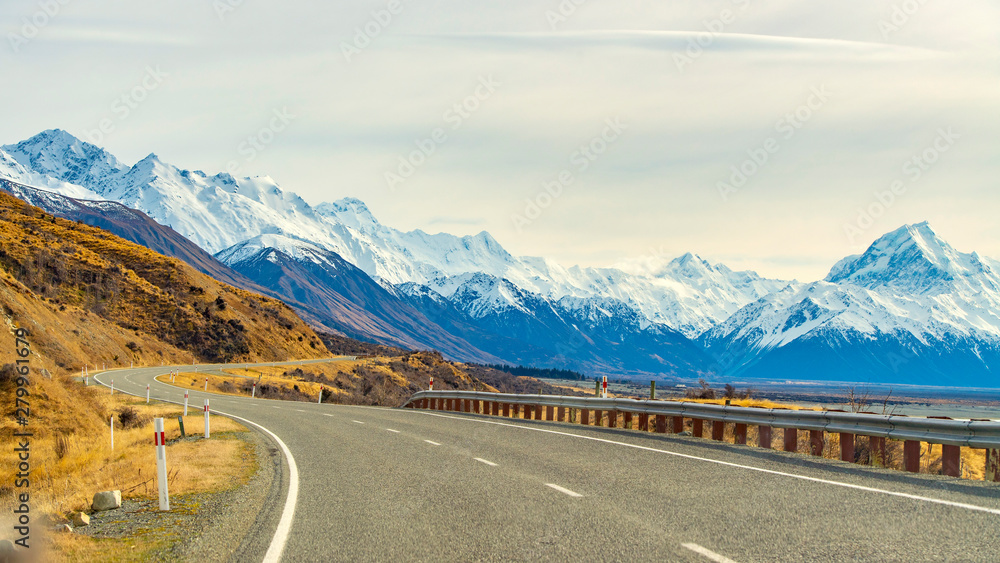 Fototapeta premium The viewpoint at the pukaki lake sees the mount cook as beautiful and great images, Mount Cook Rd, Mount Cook, New Zealand.