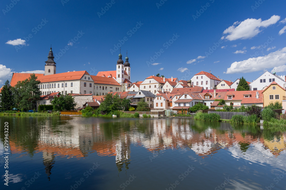 Obraz premium UNESCO protected Czech city Telc city scape on the castle with water reflection