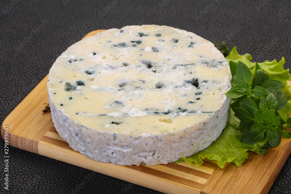 Round blue cheese Round blue cheese