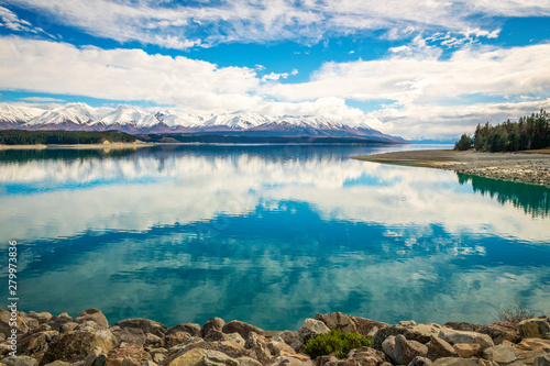 Pukaki Lake and Mountains reflect water are beautiful in New Zealand.