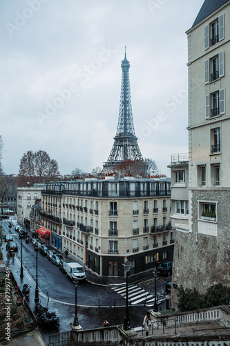 Fototapeta Naklejka Na Ścianę i Meble -  Eiffel Tower on a rainy day.