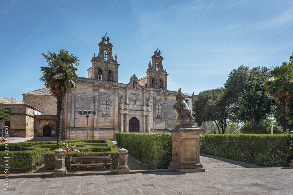 Obraz premium Santa Maria de Los Reales Alcazares Church at Vazques Molina Square - Ubeda, Jaen Province, Andalusia, Spain