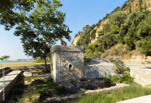 Foto ancient fount in Greece