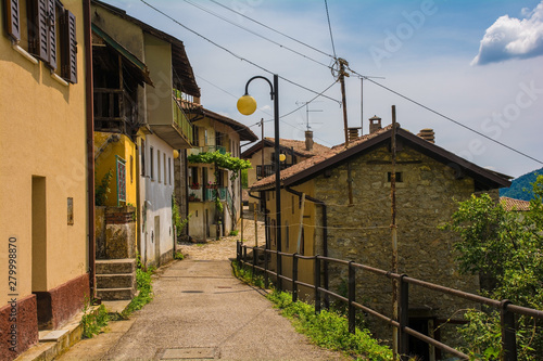 Fototapeta Naklejka Na Ścianę i Meble -  The small historic hill village of Drenchia Inferiore in Friuli-Venezia Giulia, north east Italy