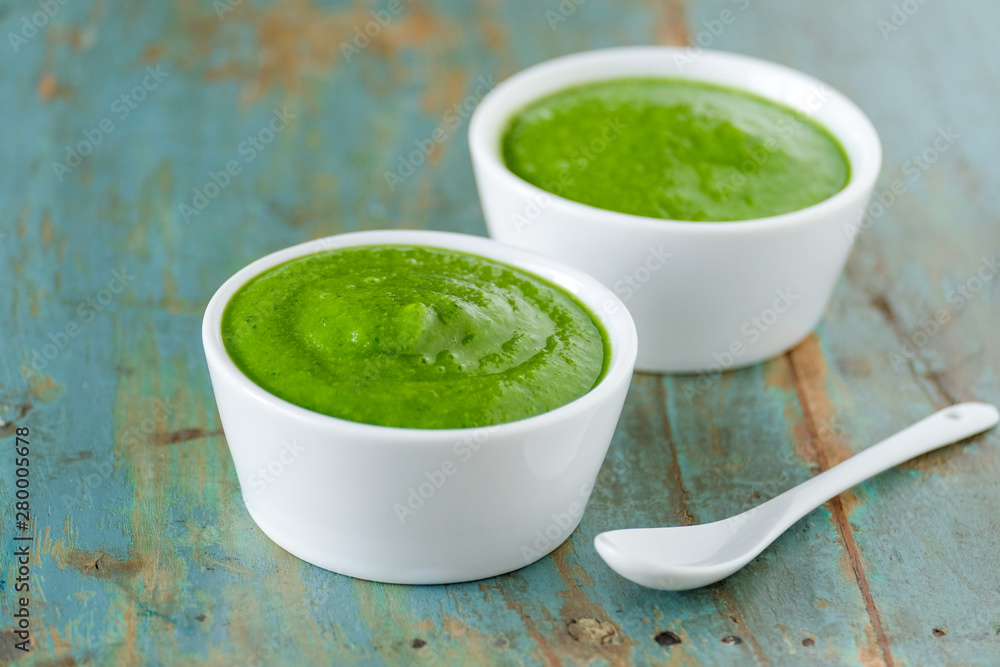 Grüne Suppe mit Minze Grüne Suppe mit Minze