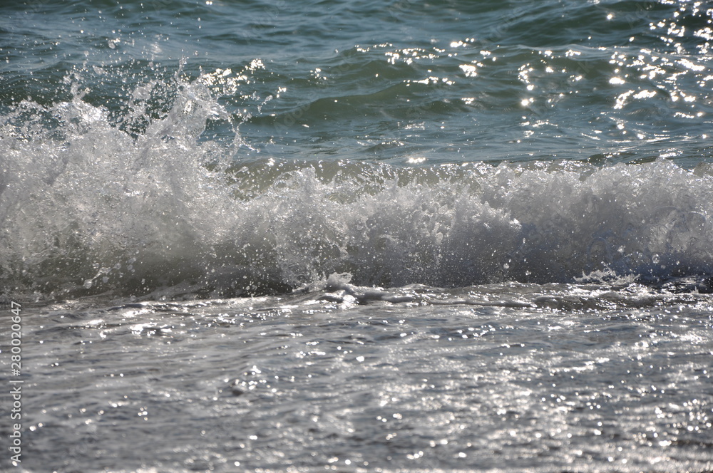 Fototapeta premium Sea wave close-up on a Sunny day