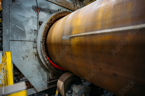 Slika na platnu Pipe calcining in oven for polymer coating