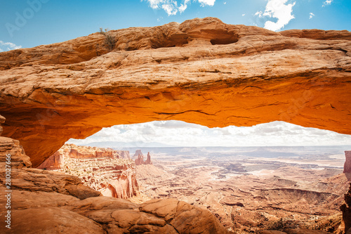 Obraz na płótnie Mesa Arch at sunrise, Canyonlands National Park, Utah, USA w salonie