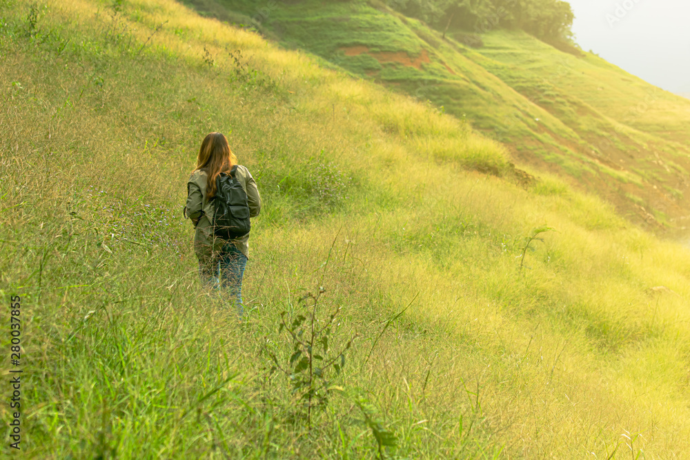 Women travel on grasslands on the ridge. Women travel on grasslands on the ridge.