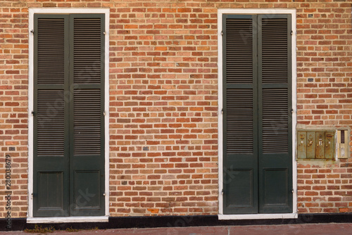 Obraz na płótnie Shutters of the French Quarter w salonie