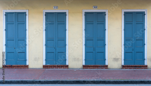 Obraz na płótnie Shutters of the French Quarter w salonie