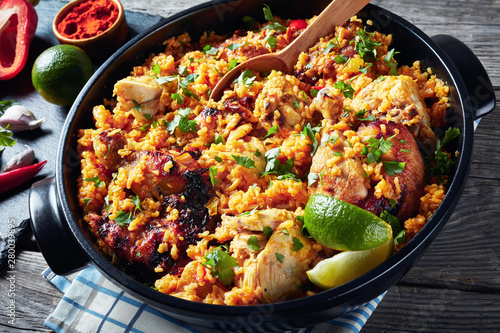 Fotografija close-up of Arroz con pollo in a pan
