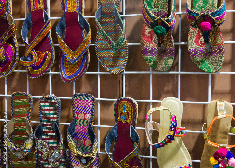 Flip flops in ethnic Indian style, Oman market - obrazy, fototapety, plakaty 