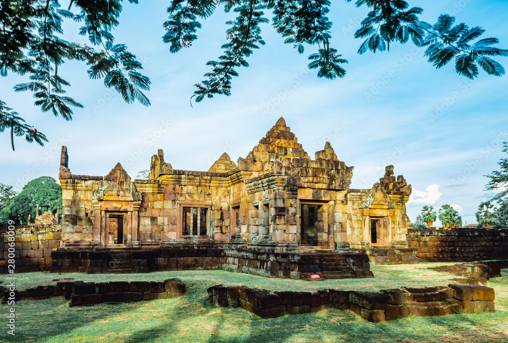 Khmer Architecture of Prasat Muang Tam Castle, Buriram, Thailand - obrazy, fototapety, plakaty 