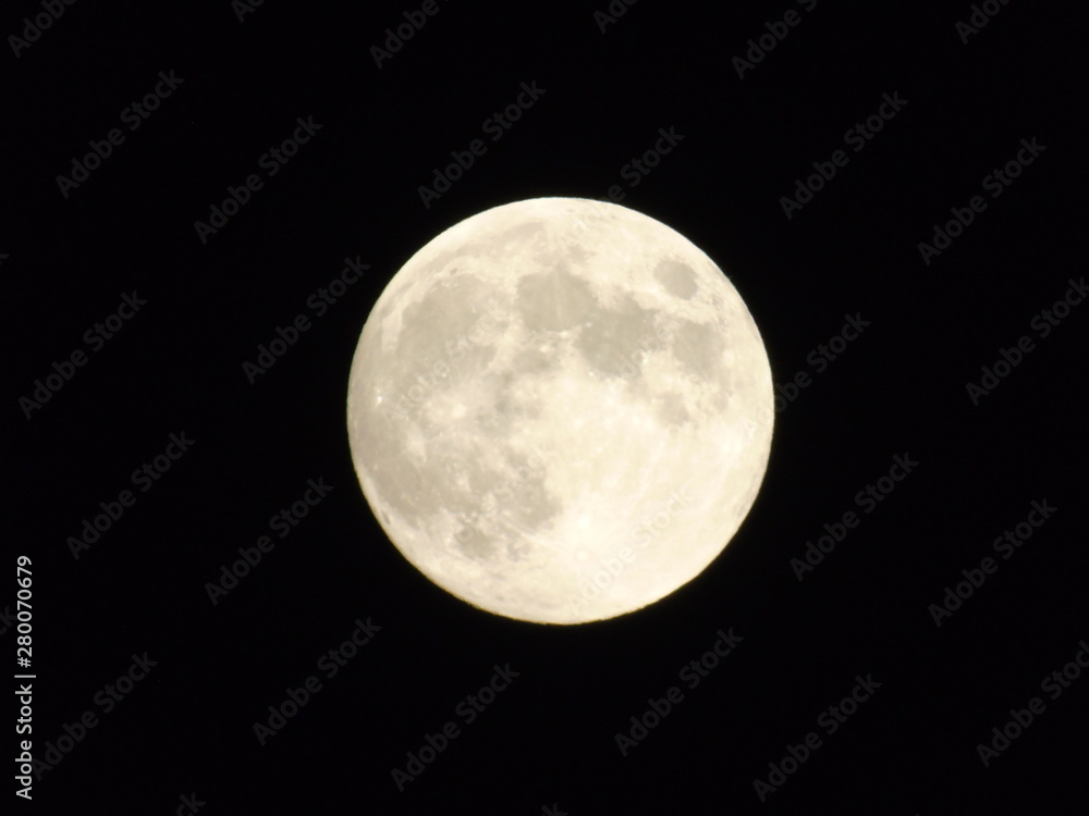 Obraz premium An amazing photography of the full moon over the city of Genova by night with a great clear sky in background and some stars