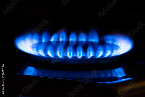 closeup of a single blue gas flame in front of a black background, Gronings gas