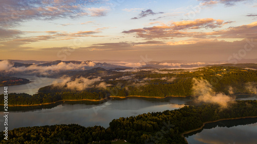 Bieszczady - piękny krajobraz z lotu ptaka, jezioro solina