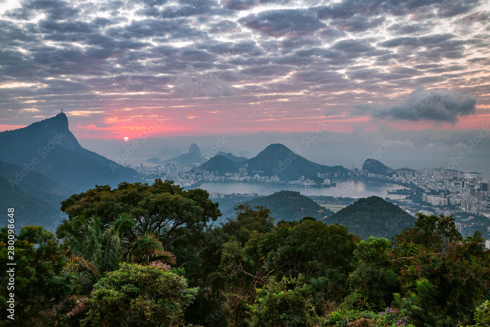 Obraz premium Sunrise in Vista Chinesa Rio de Janeiro Brazil