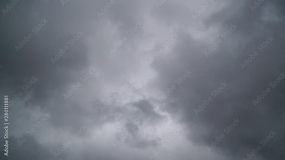 今にも雨が降り出しそうな雲 今にも雨が降り出しそうな雲