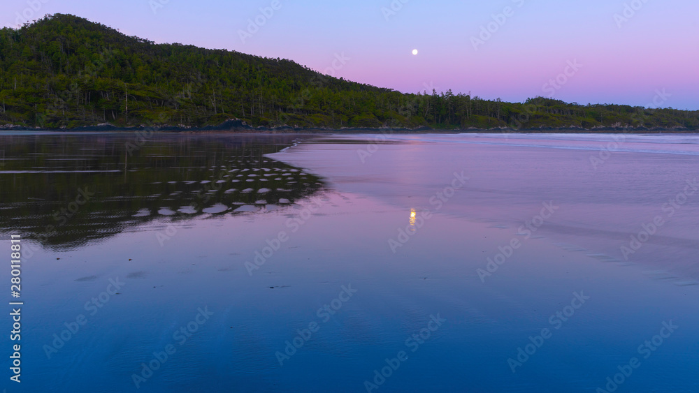 Fototapeta premium West Coast Beach Moonrise