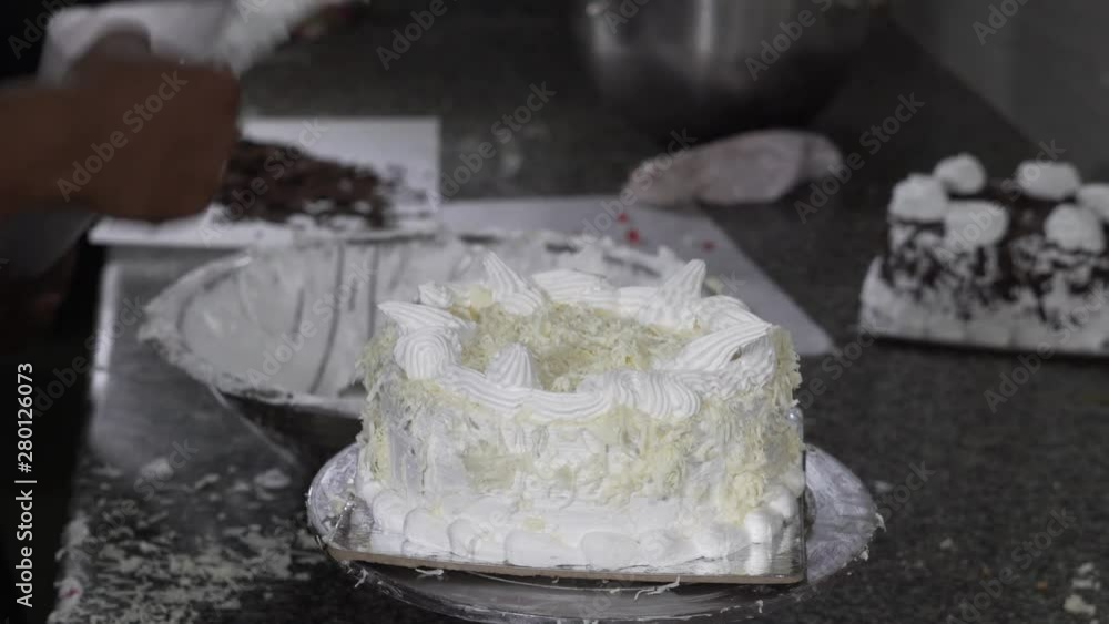 Confectioner-Baker Decorate Beautiful Cream Cake 4k Confectioner-Baker Decorate Beautiful Cream Cake 4k