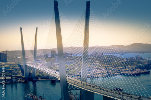 Foto Air review of the Golden bridge. Vladivostok, Primorsky Krai.