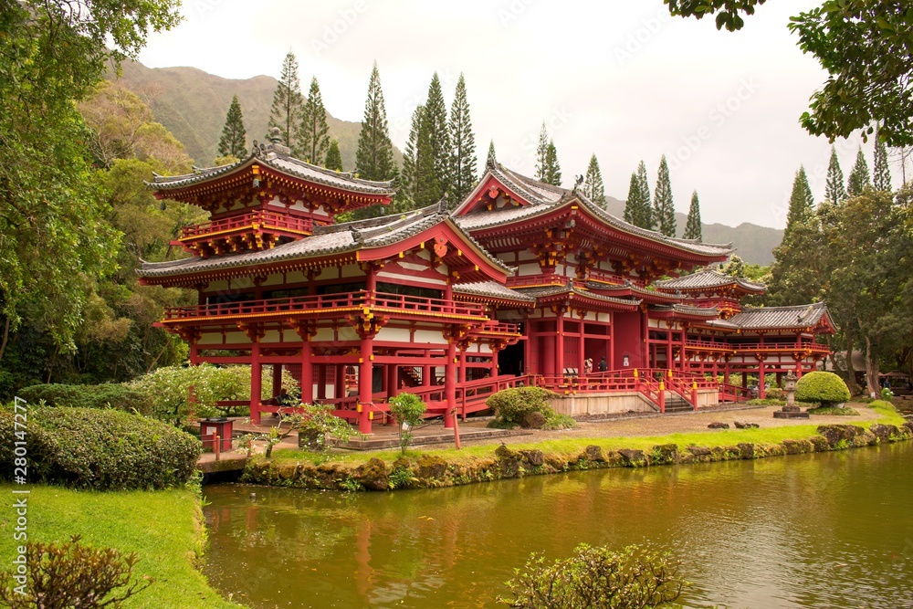 The Byodo_In Temple in Kaneohe, Hawaa The Byodo_In Temple in Kaneohe, Hawaa