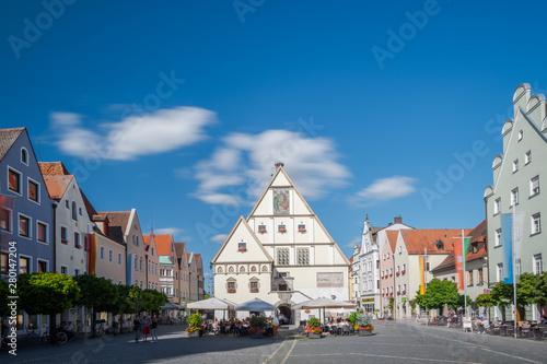 Rathaus in Weiden in der Oberpfalz bei blauem Himmel