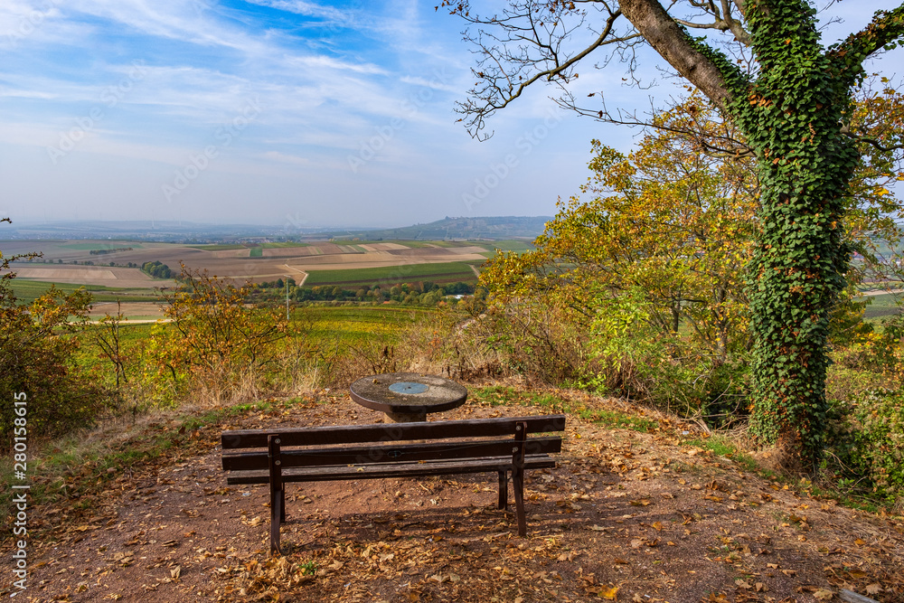 Blick von einer Anhöhe nach Rheinhessen Blick von einer Anhöhe nach Rheinhessen