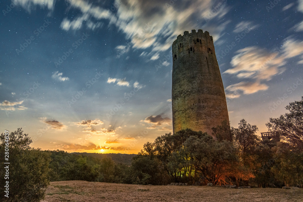 Salida de Luna en la Torre de Vallferosa Salida de Luna en la Torre de Vallferosa