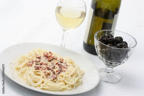 Spaghetti, Wine and Olive