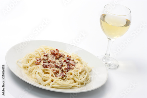 Spaghetti Carbonara and White Wine