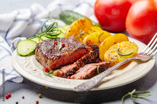 Entrecote with roasted new potatoes.