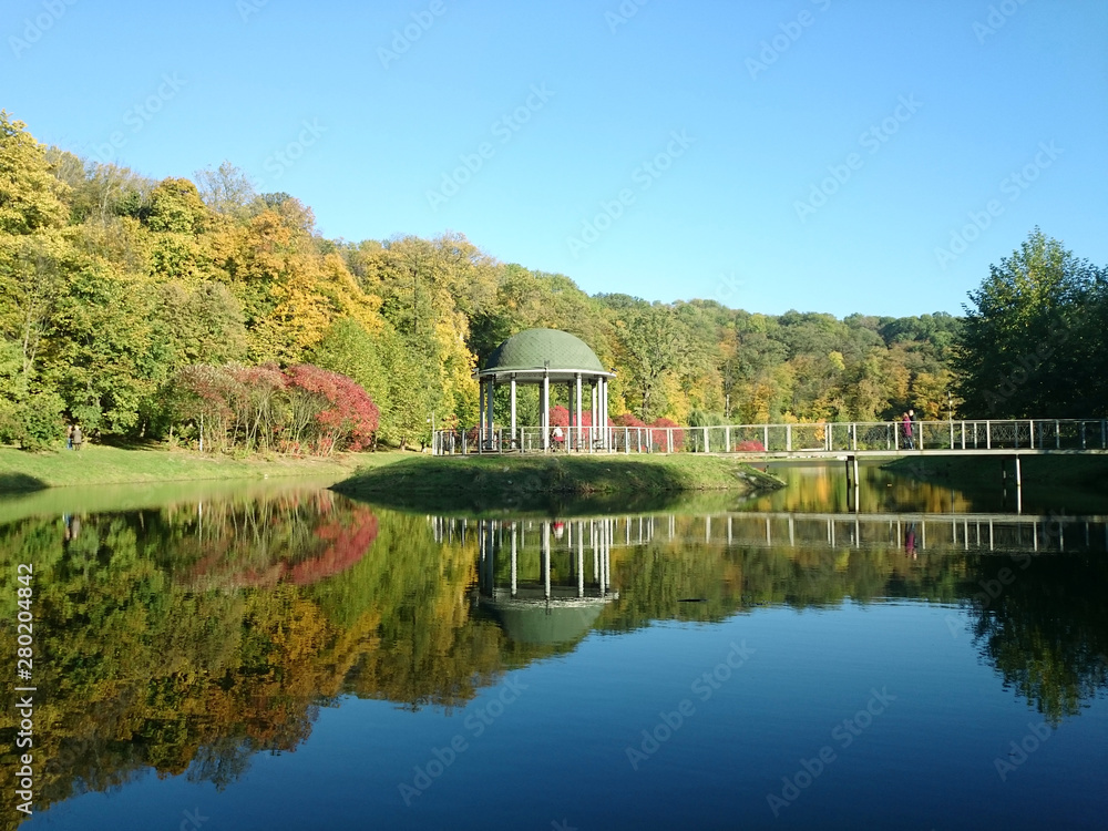 Fototapeta premium arbor in the centre of lake