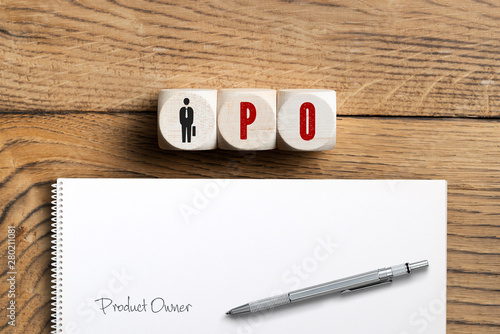 Foto Cubes with acronym PO for product owner on wooden background