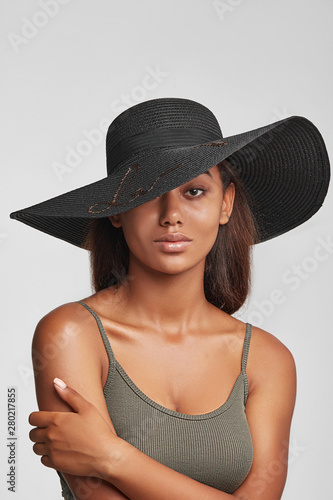young girl dark skinned girl smiling girl brunette girl hat
