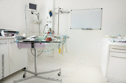 Fototapeta Naklejka Na Ścianę i Meble -  Baby in Intensive care unit room and crib
