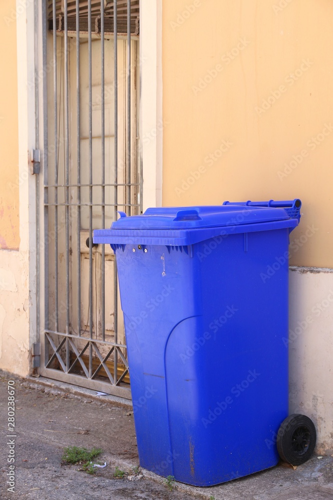 Italy garbage bin Italy garbage bin