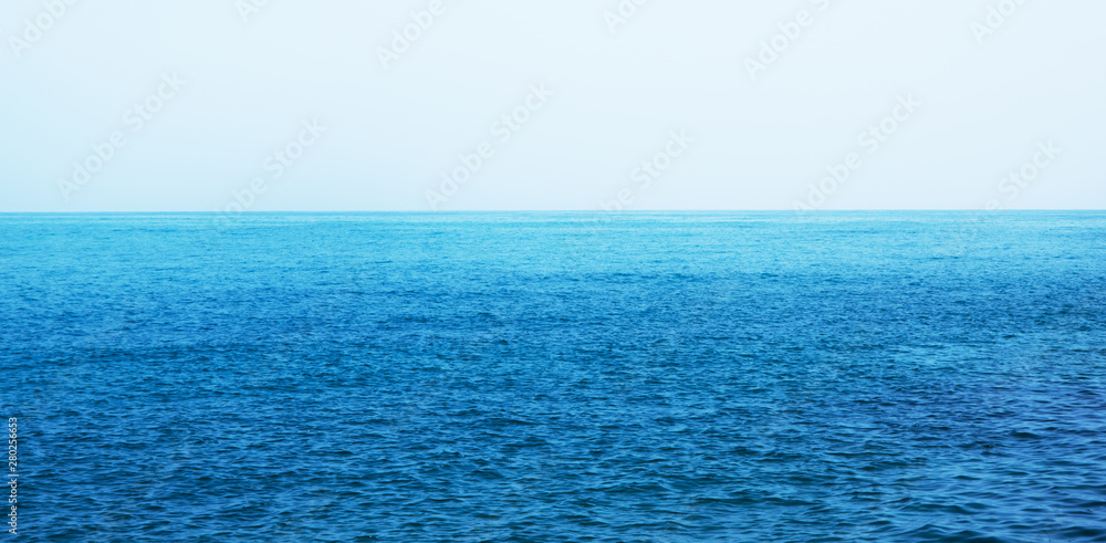 Fototapeta premium Blue sea with waves and clear blue sky