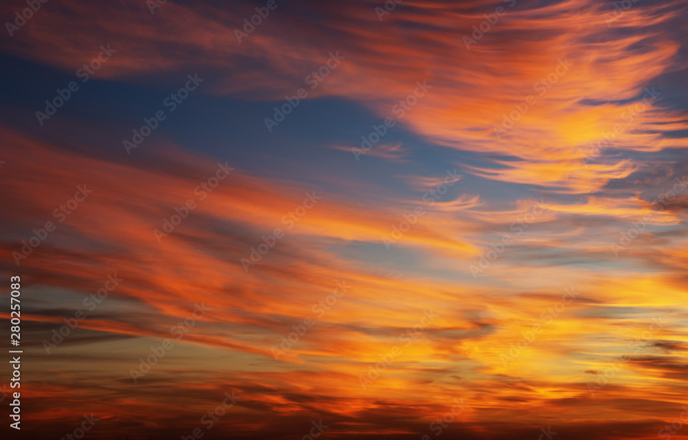 Fototapeta premium Vivid sky illuminated by the sunset