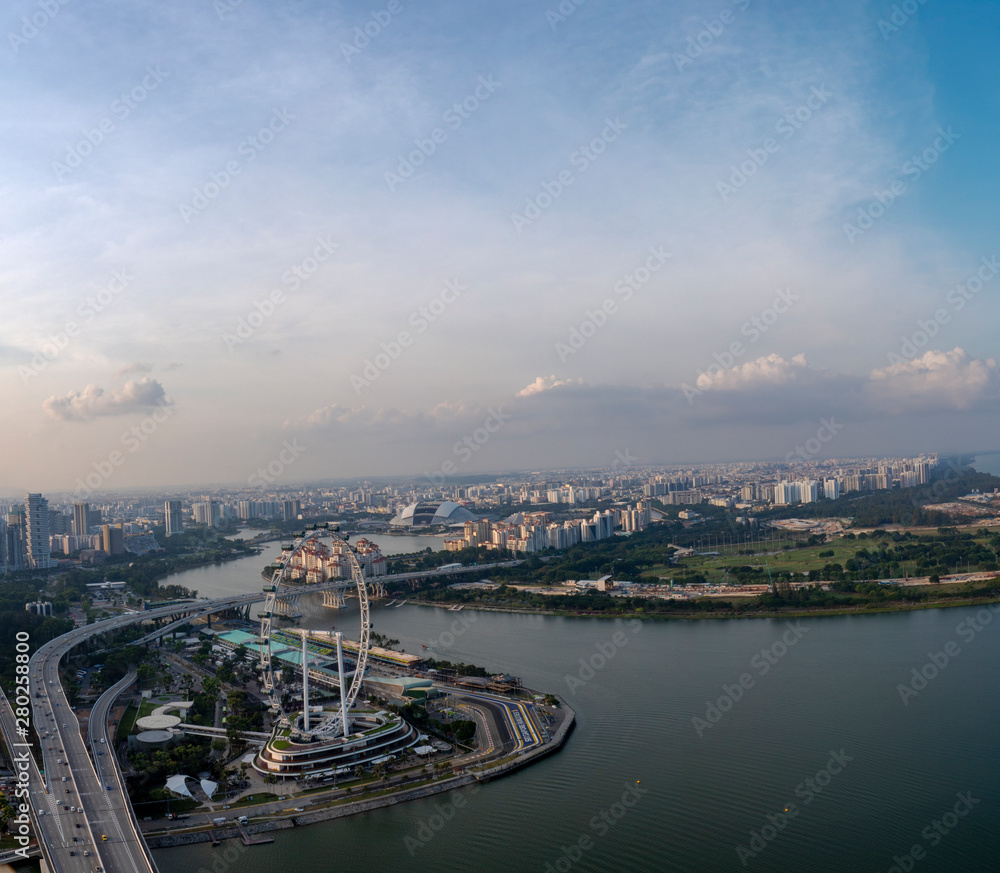 Fototapeta premium Singapore skyline at dusk/sunset from bay area