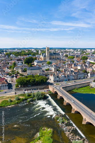 Vue verticale de Nevers et du Pont de Loire