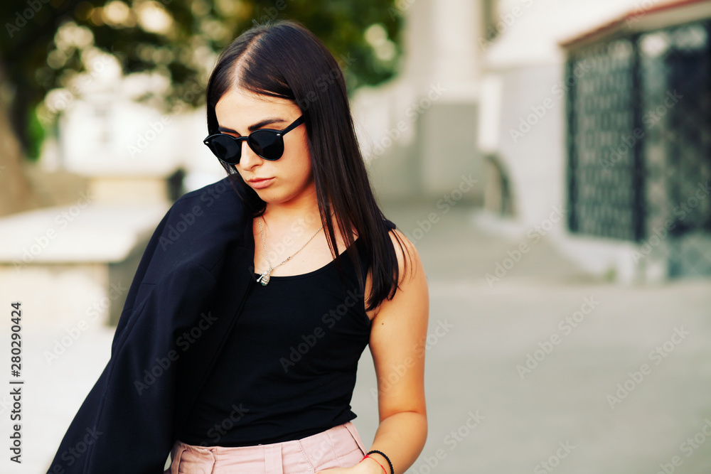 Obraz premium beautiful girl with beautiful girl with brunette hair, posing outside, hipster style, portrait, black jacket, brash girl, sunglasses, street, backpack, Fall fashion